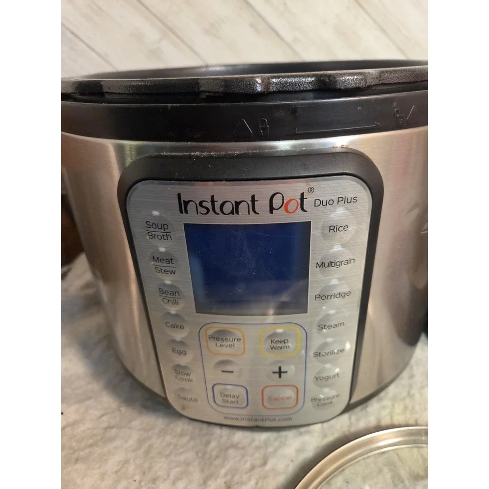 Instant Pot Duo Plus 60 6-Quart Multi-Cooker, Stainless Steel/Black W/ LID
